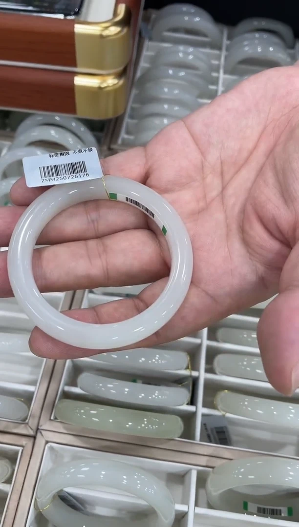 未镶嵌手镯和田玉53-54圈口 6176