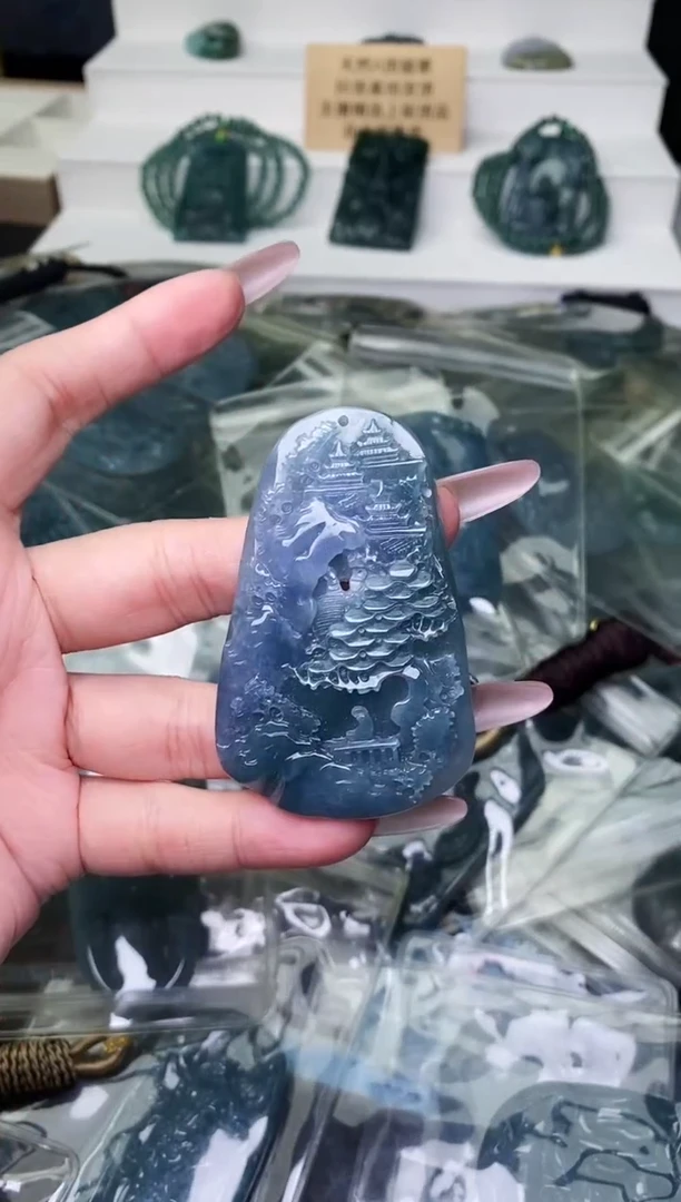 颈饰未镶嵌翡翠