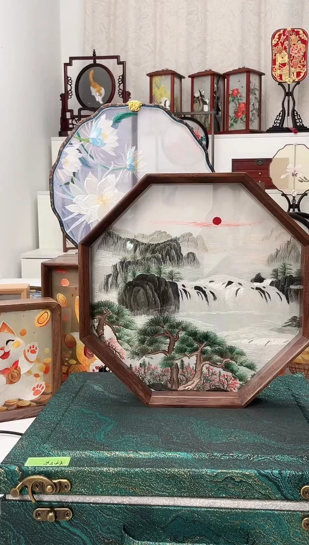 扇子苏绣作品手工摆台
