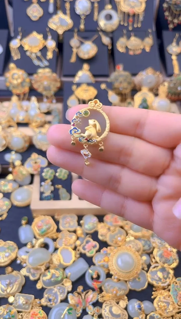 和田玉银S925镀金镶嵌颈饰兔子流苏吊坠