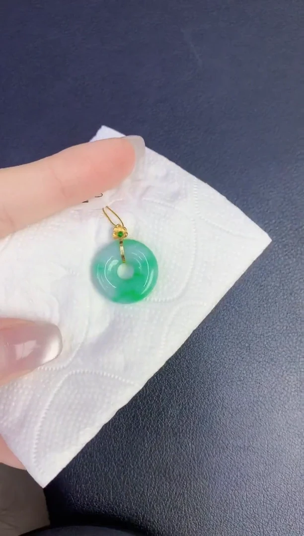 颈饰18K金镶嵌翡翠缅甸天然翡翠A货