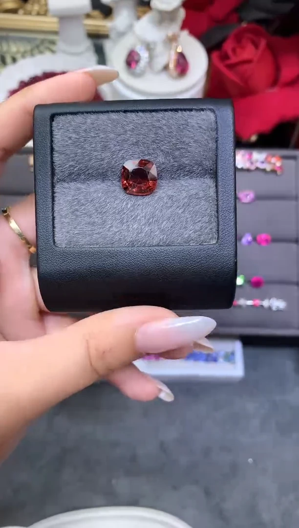 未镶嵌裸石定制尖晶石枕型 枫叶色调 4.32ct