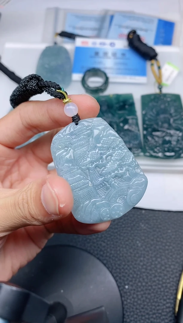 颈饰未镶嵌翡翠 1