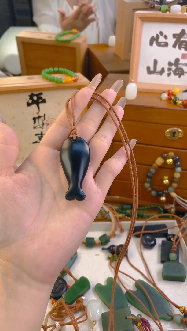 手链未镶嵌和田玉墨玉大鱼