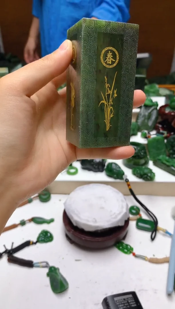 和田玉（碧玉）未镶嵌珠宝半成品随机发货一个