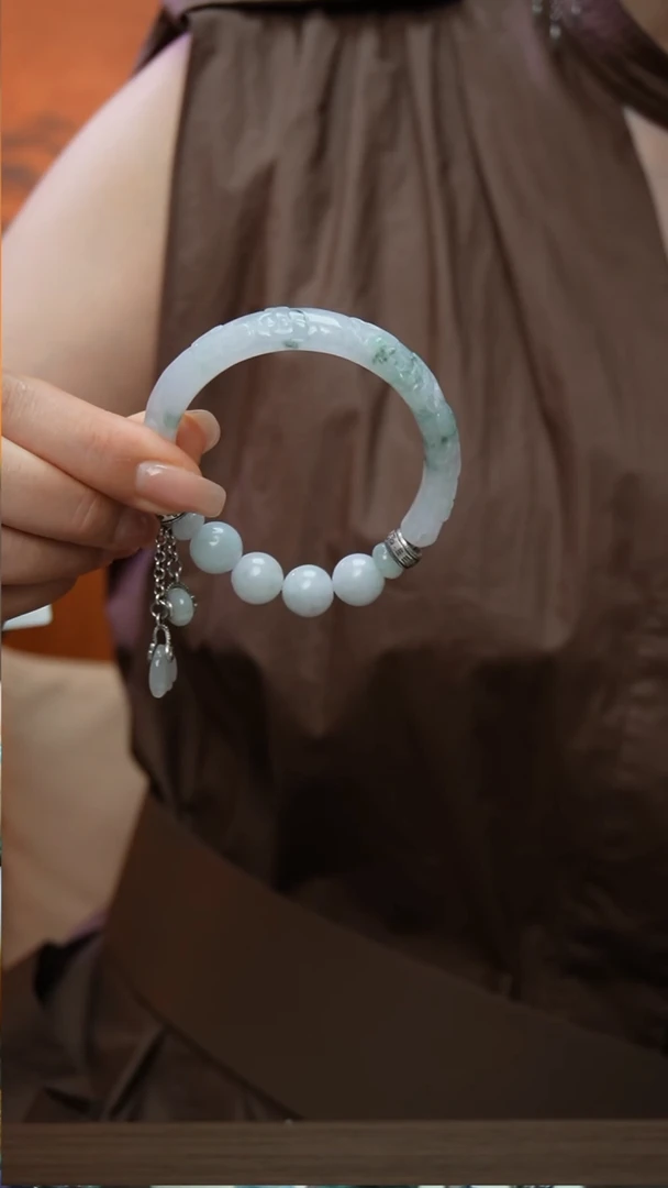 翡翠手镯未镶嵌53111