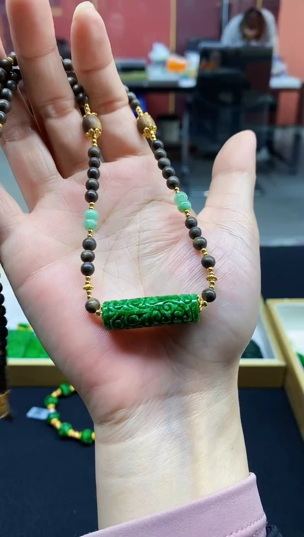 颈饰未镶嵌翡翠吊坠-70