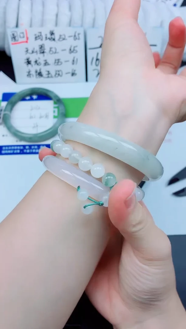 未镶嵌手镯石英质玉215-62.7