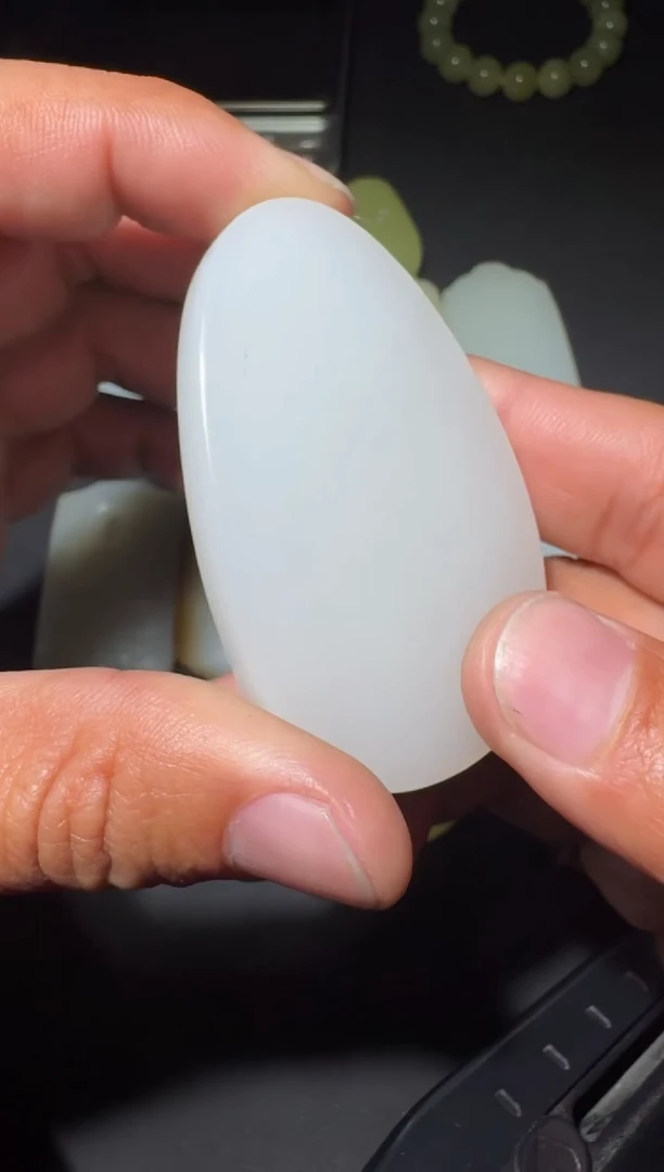 未镶嵌和田玉（糖玉）挂件和田玉