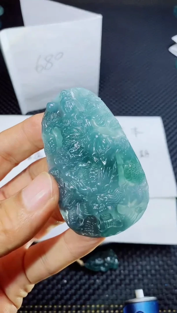 翡翠未镶嵌颈饰