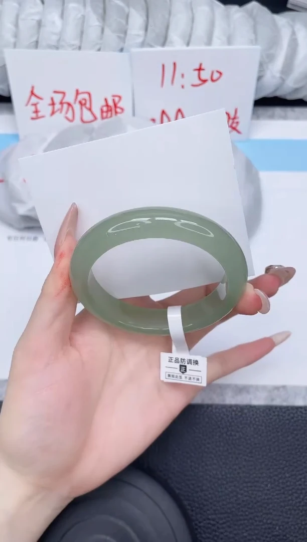 未镶嵌手镯石英质玉41-56.2