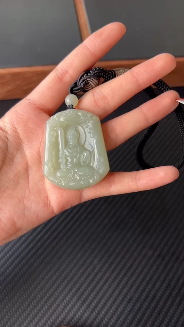 【闪购商品】和田玉吊坠(赠链)未镶嵌且末微色差近矿