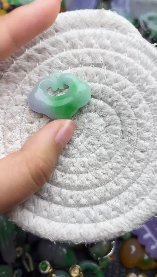 颈饰未镶嵌翡翠缅甸翡翠吊坠