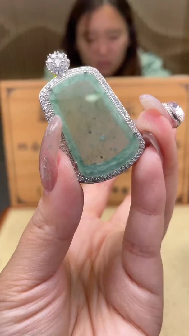 【闪购商品】翡翠颈饰未镶嵌      *18