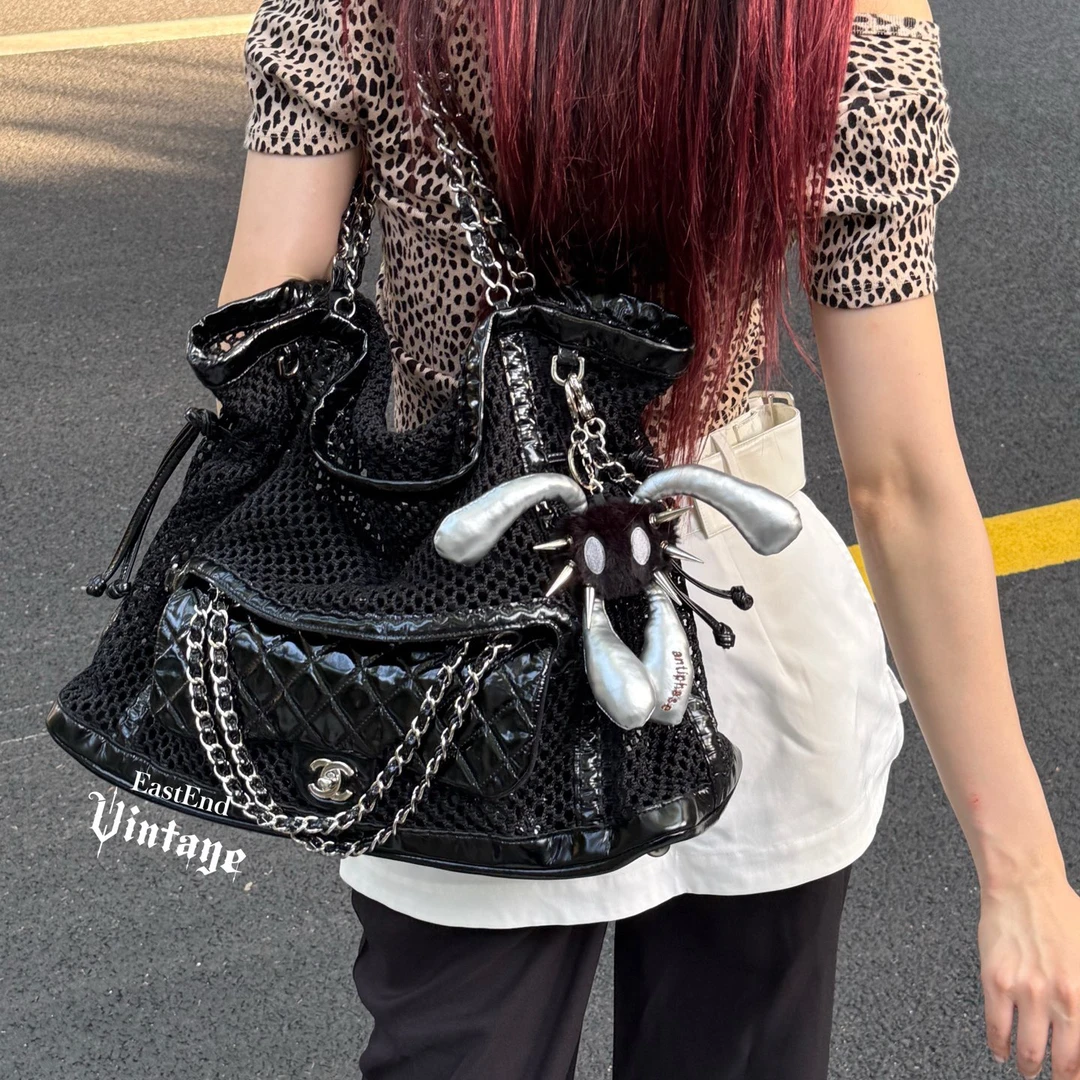 95新 Chanel/香奈儿 東区-14开黑银漆皮cf二合一网兜/48406