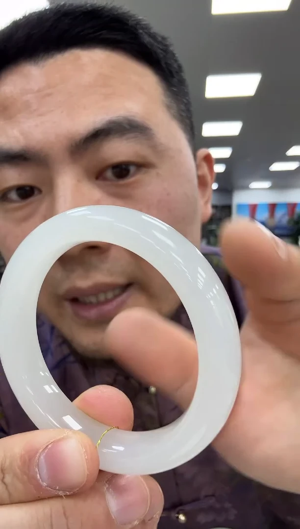 【闪购商品】和田玉手镯未镶嵌53-60 白胶猫