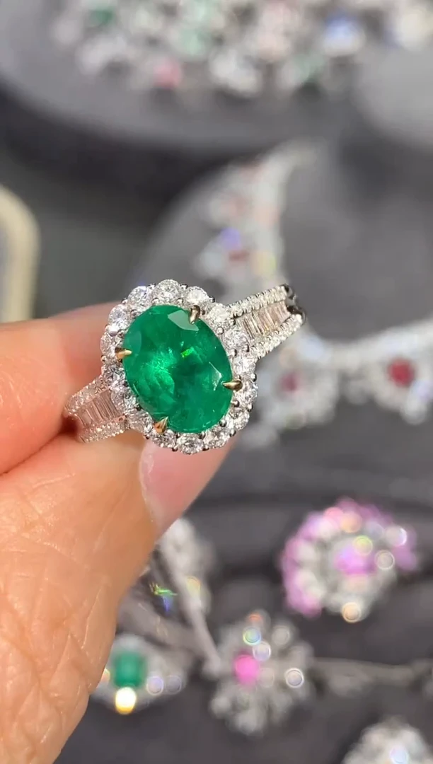 【闪购商品】祖母绿戒指18K金镶嵌1.58ct/新年开工价