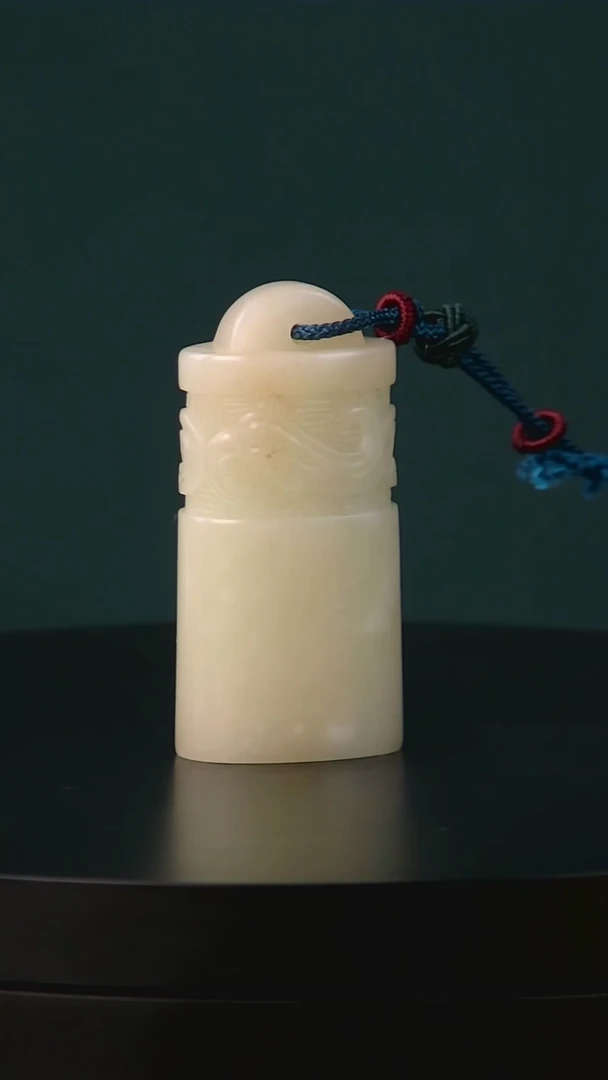 寿山石白芙蓉玄鸟博古纹章1.5*2.5*5.1