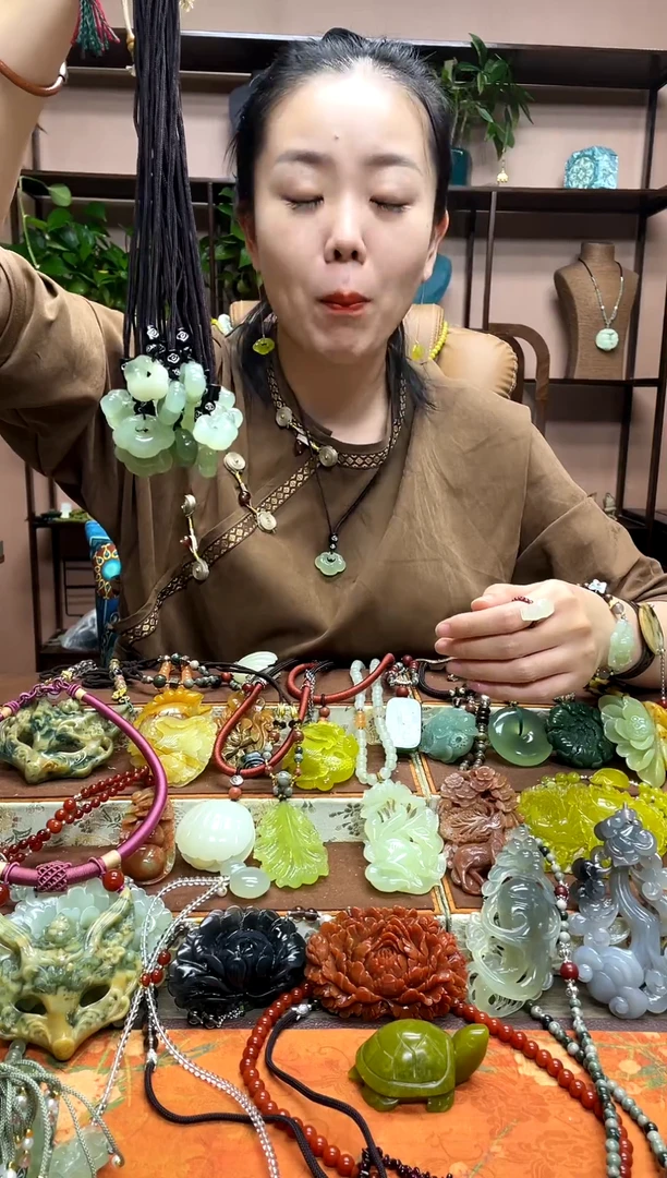 未镶嵌岫玉吊坠多样性发货发其中之一