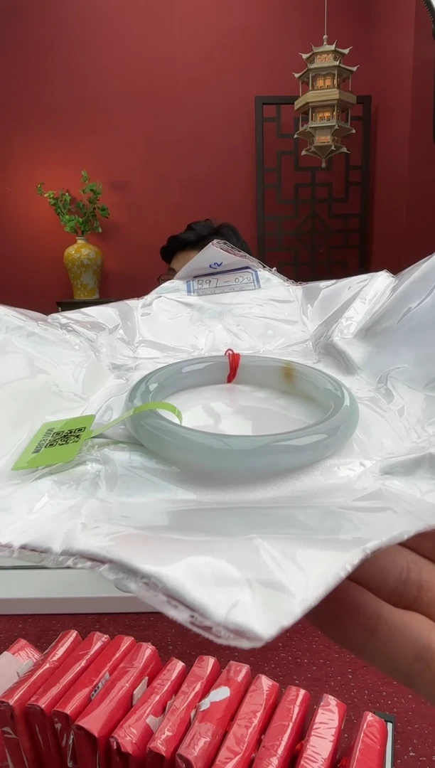 未镶嵌手镯（圆镯）翡翠翡翠手镯1