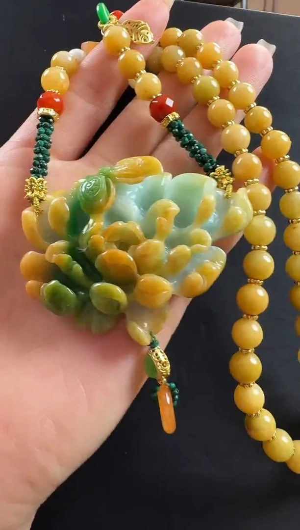 颈饰未镶嵌翡翠花牌
