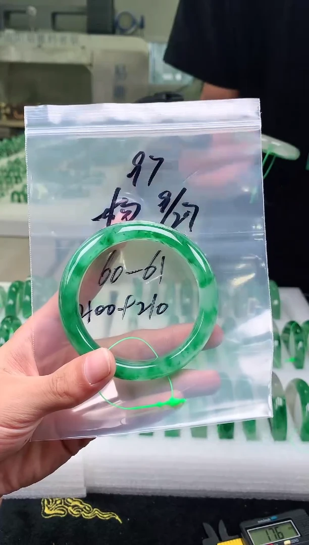 未镶嵌非洲翠手镯石英质玉非洲翠手镯60-61圈口97号