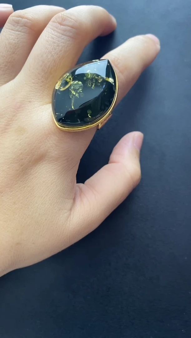 裸石琥珀未镶嵌戒指