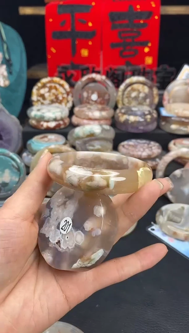 【闪购商品】石英质玉手镯（圆镯）未镶嵌56