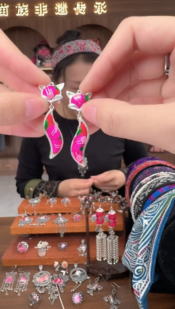 【闪购商品】织绣扶光苗绣传承63