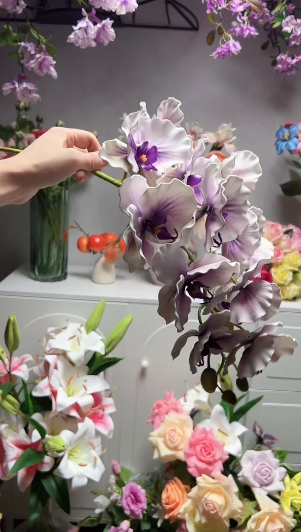 2枝紫色蝴蝶兰