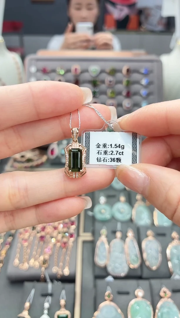 颈饰18K金镶嵌碧玺2.7