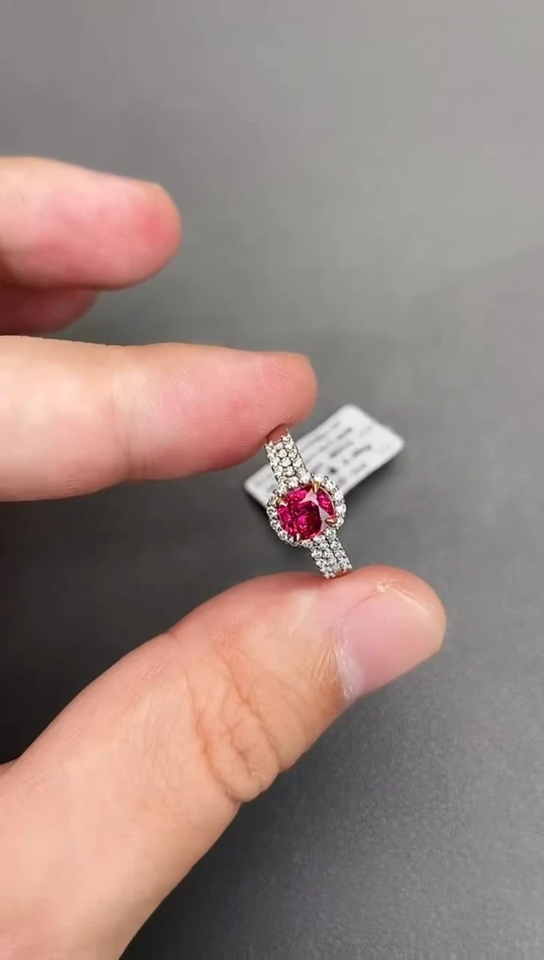 18K金镶嵌戒指红宝石1.04ct/无烧鸽血红/强荧光/GUILD/七天鉴赏