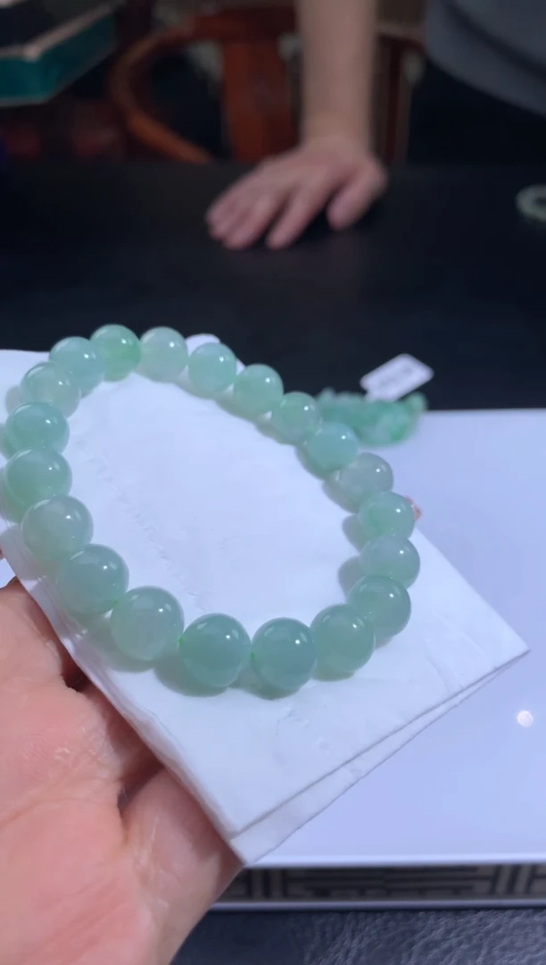 未镶嵌定制翡翠太***笑翡翠