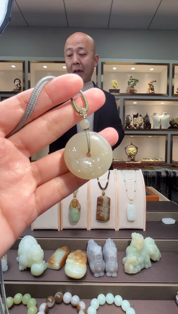 颈饰未镶嵌和田玉苏