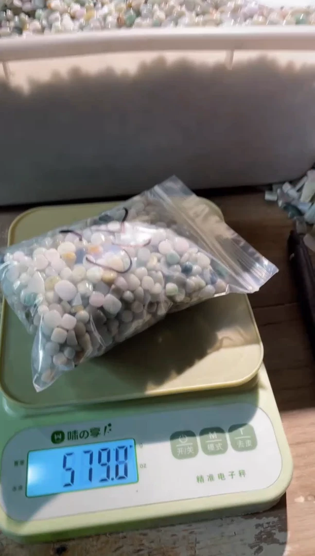配石翡翠翡翠倒角未挑600克23