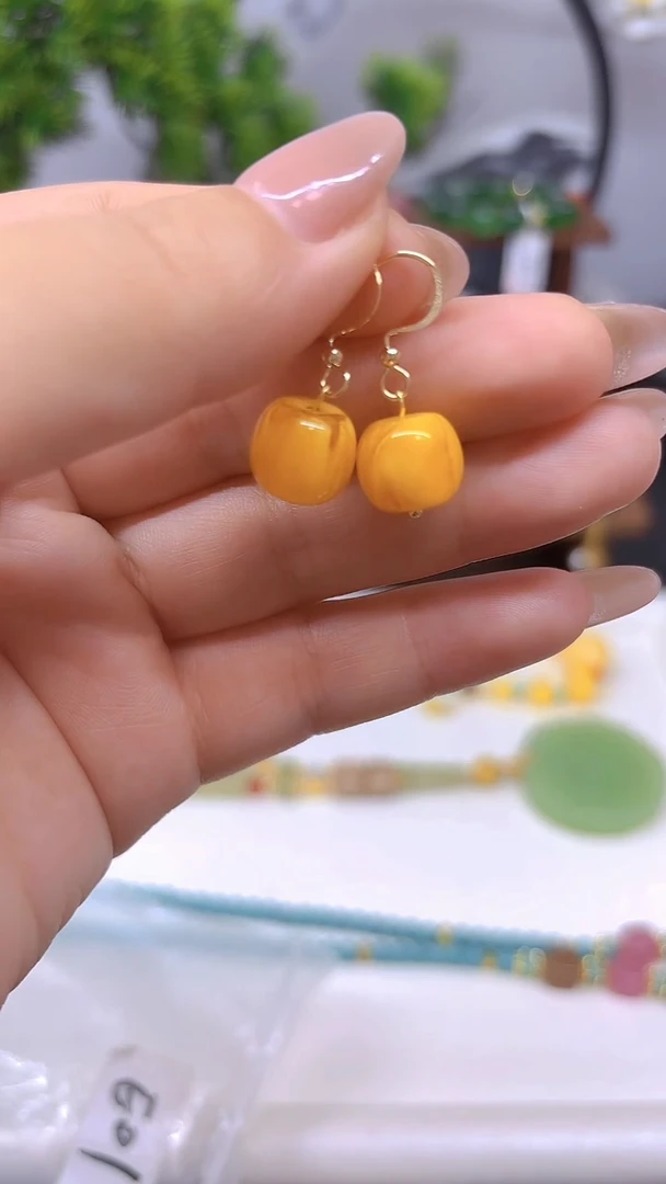 14K金镶嵌蜜蜡耳饰E01