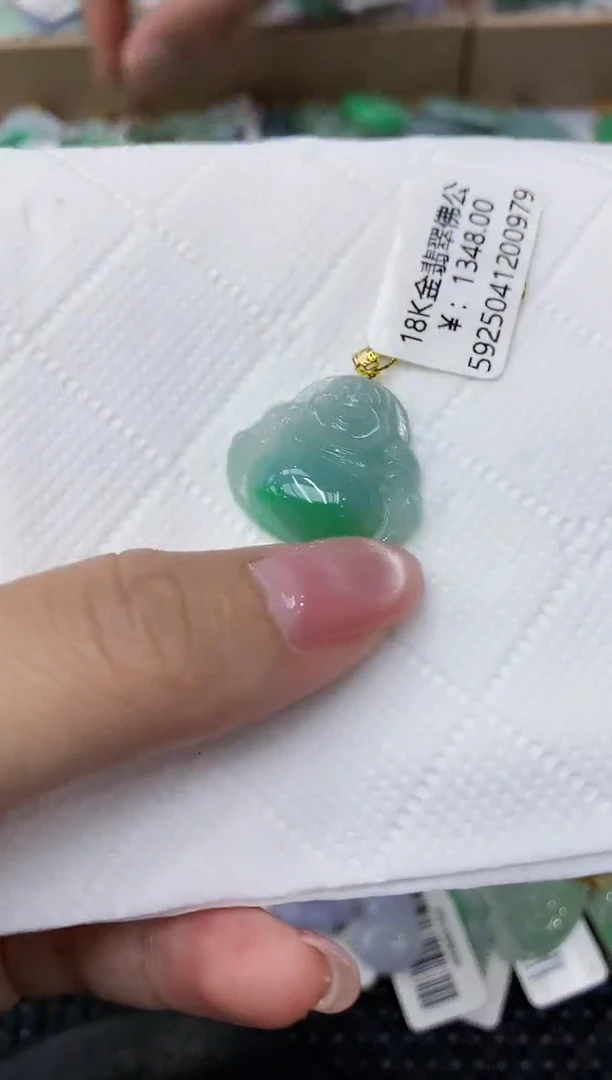 翡翠18K金镶嵌颈饰111111111