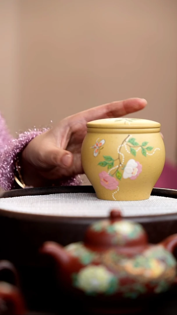 茶壶紫砂本山段茶叶罐泥绘蝶恋花
