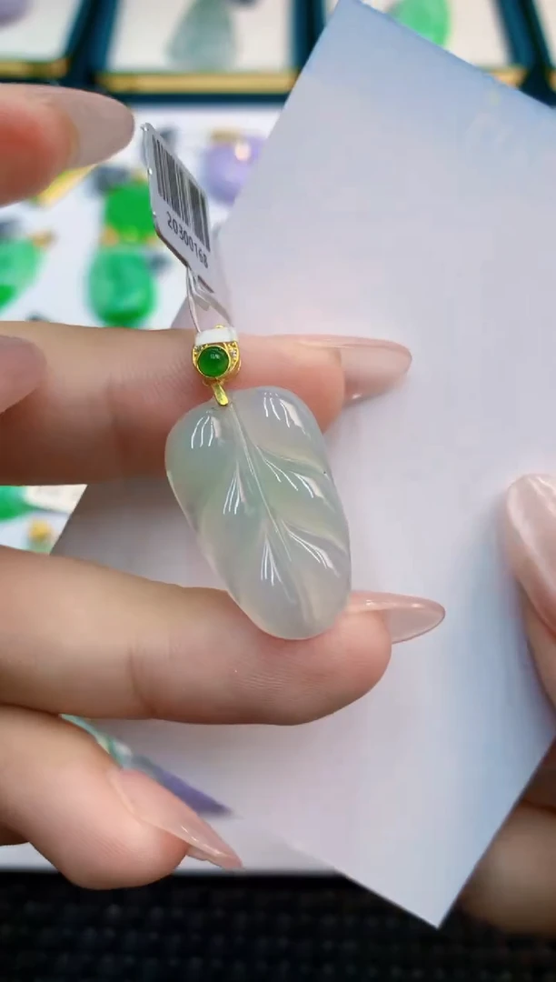 翡翠未镶嵌吊坠(不含链)1