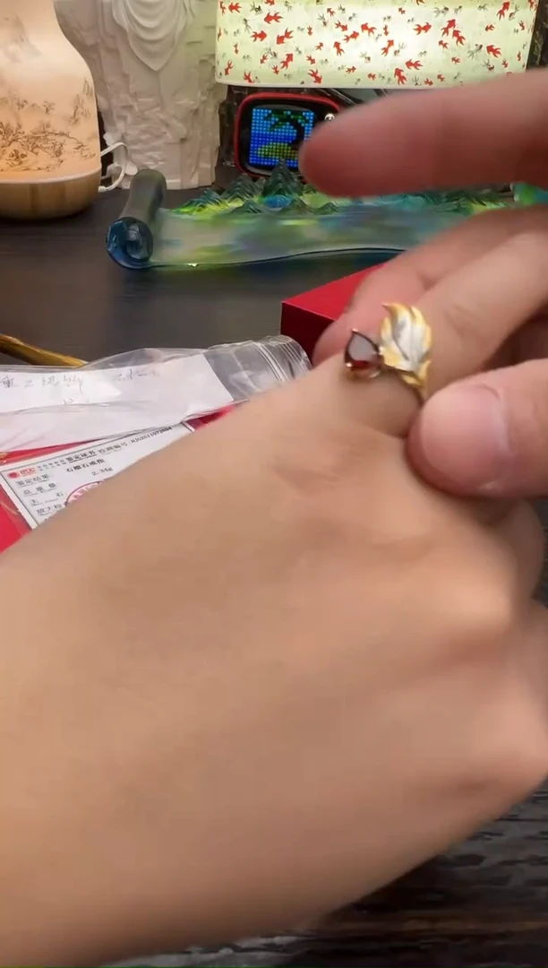 重工石榴石戒指重工石榴石戒指