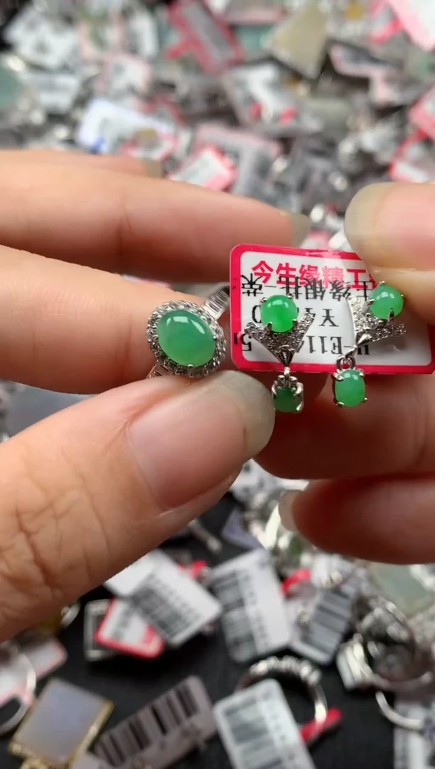 银S925镶嵌戒指翡翠天然A货缅甸翡翠