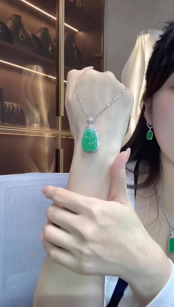 翡翠18K金镶嵌吊坠(不含链)A33翡翠