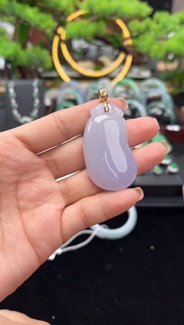 颈饰18K金镶嵌翡翠吊坠