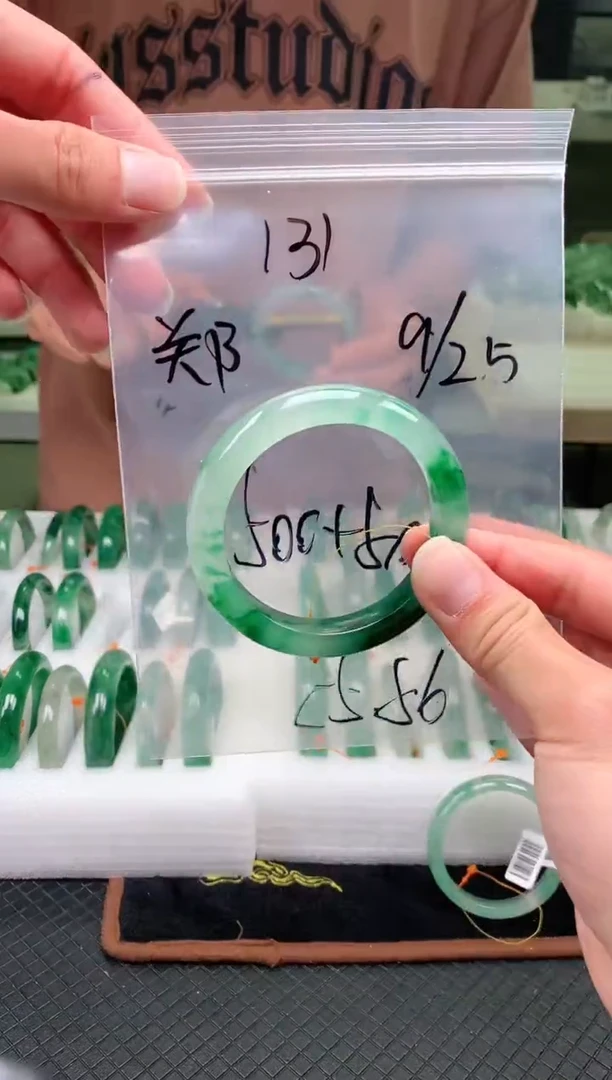 未镶嵌非洲翠手镯石英质玉非洲翠手镯55-56圈口131号
