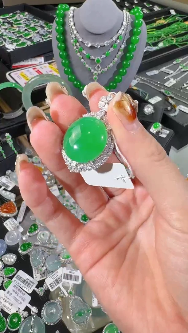 【闪购商品】翡翠吊坠(不含链)18K金镶嵌总价89999分单货款之一