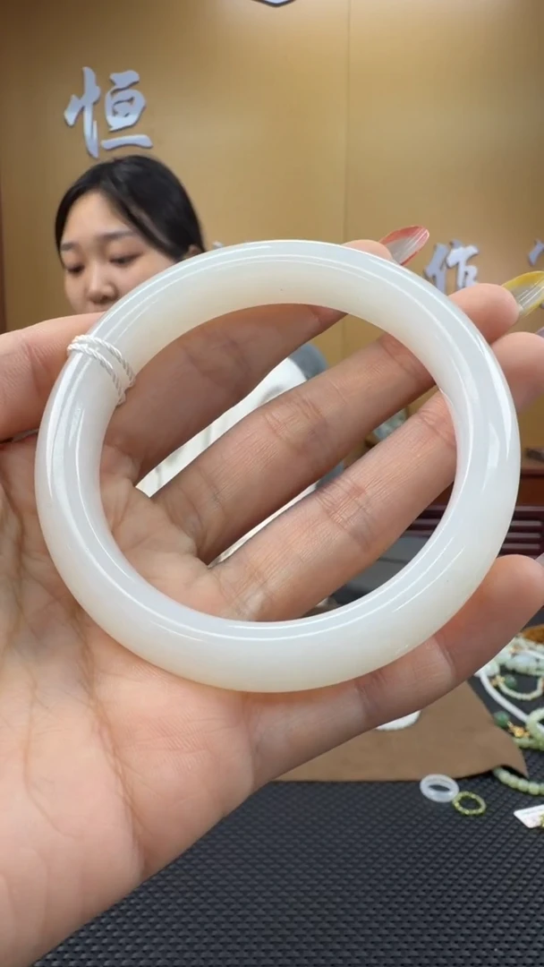 颈饰未镶嵌和田玉手镯60