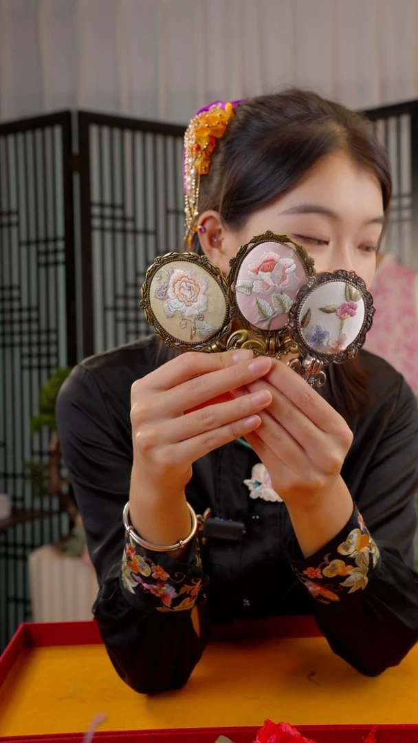 刺绣会****?苏绣非遗小镜子
