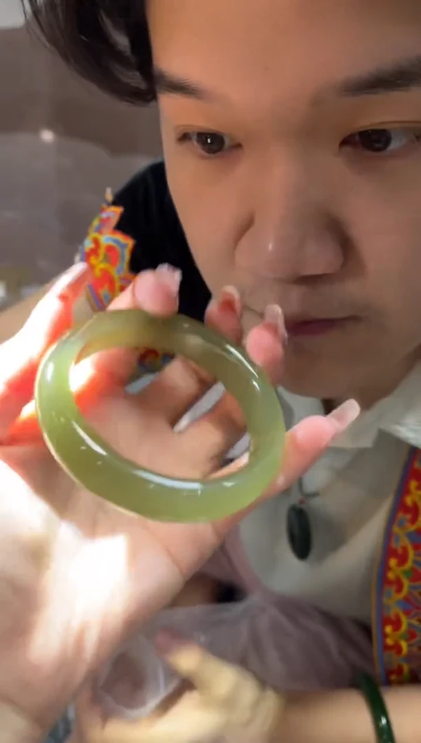 和田玉手镯未镶嵌湖水绿56