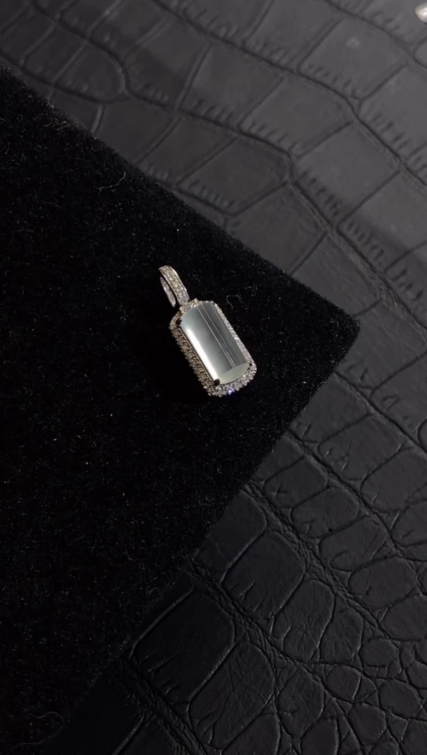 颈饰18K金镶嵌翡翠收到货48小时鉴赏期（超时不退不换）