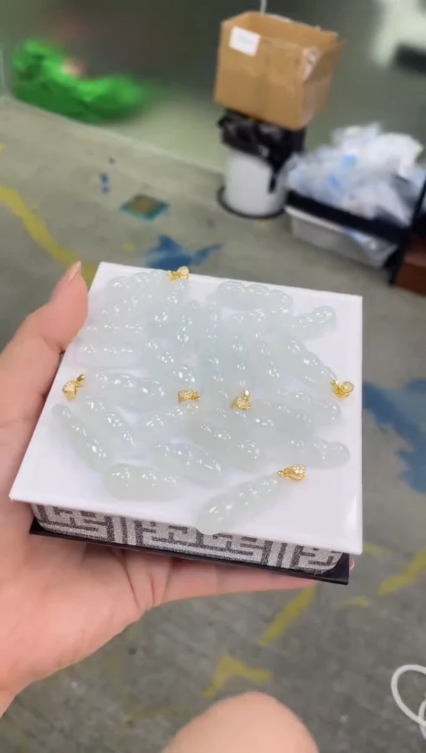 翡翠银S925镶嵌吊坠(赠链)福豆多样性发货发一件